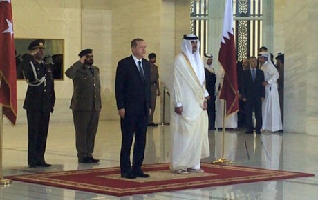 Erdoğan, Katarda resmi törenle karşılandı