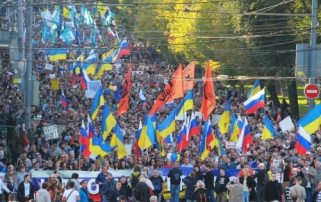 Moskovada binlerce kişi Ukraynada barış için yürüdü