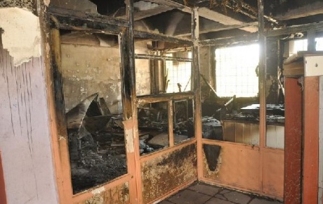Yüksekovada 2 okul yakıldı