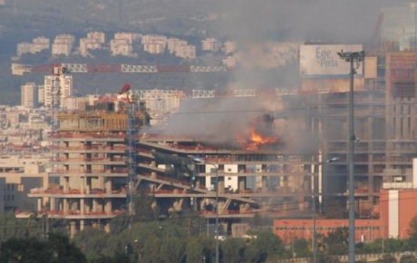 İzmirde gökdelen inşaatında yangın