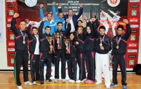 İzmir Büyükşehirin tekvandocuları yedi madalya kazandı