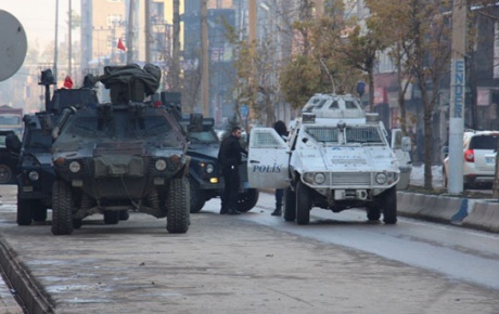 Yüksekovada güvenlik görevlilerine silahlı saldırı