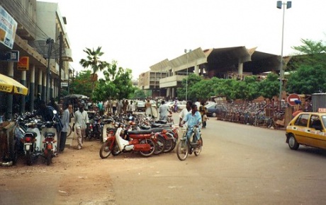 Burkina Fasoda yönetim orduya geçti