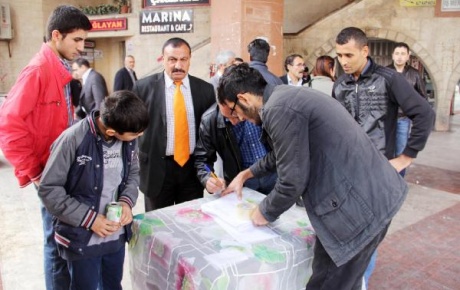 Polis, Öcalana özgürlük imza standını kaldırdı