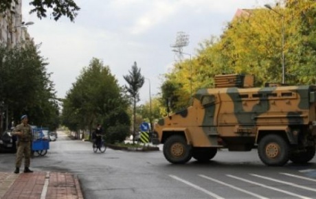 Kobani yürüyüşü için Diyarbakırda polis ve asker tedbir aldı
