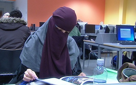 Osloda okulda burkaya yasak