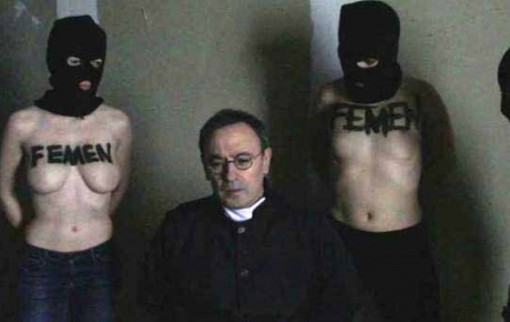 FEMEN papaz kaçırdı