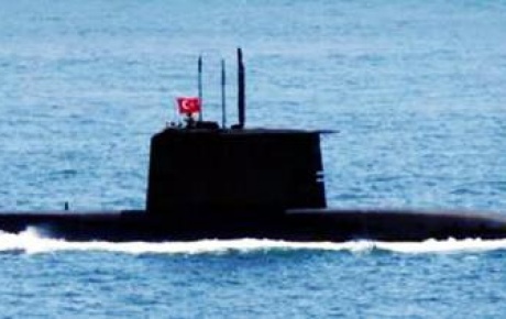 Türk denizaltısı ile Yunan botu yine karşı karşıya geldi