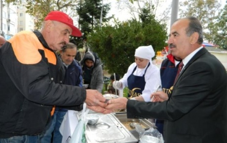 Mudanya Belediyesinden 5 bin kişiye aşure ikramı