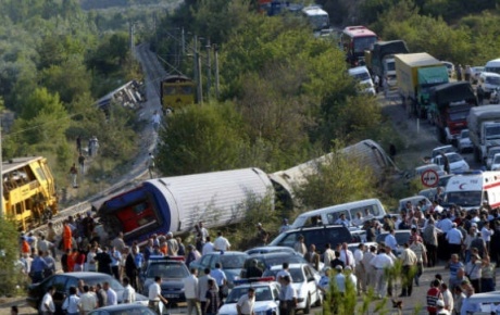 41 kişinin öldüğü hızlandırılmış tren kazasında birinci makiniste 3 yıl hapis