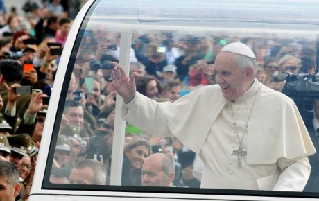 Papanın ziyaretinde bir ilk