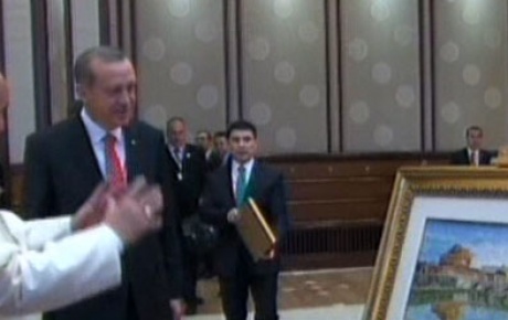 Papanın Erdoğana hediyesinde dikkat çeken detay