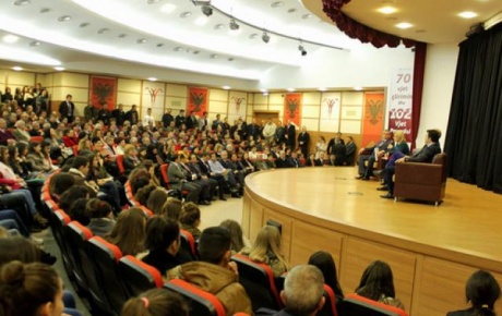 Arnavutluk Başbakanı Türk okulunu ziyaret etti