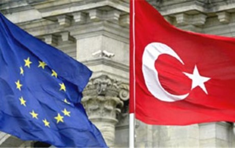 AB Komiserinden kritik Türkiye çağrısı