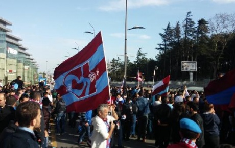 Trabzonspor taraftarı TFF binasına yürüdü