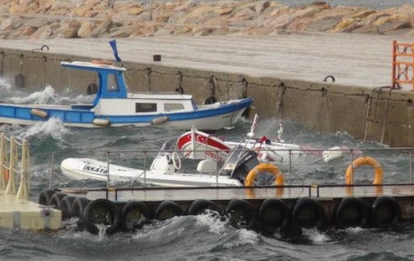 Bandırmada lodos balıkçı teknesi batırdı