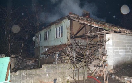 Bursada iki katlı ev yandı