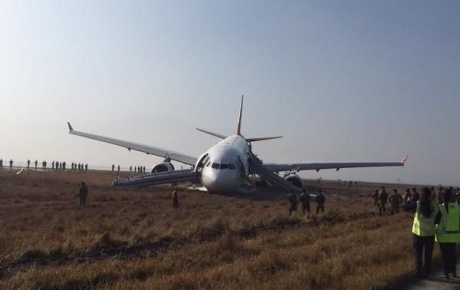 THY uçağı Katmanduda pistten çıktı
