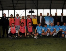 Zonguldak polisinden halı saha turnuvası
