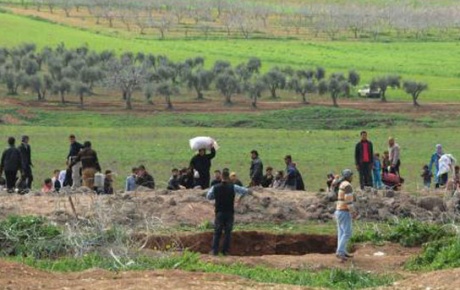 Suriyelilerin Türkiyeye kaçışı sürüyor