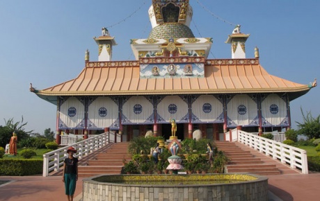 Rektör cami, öğrenciler Budist tapınağı istiyor