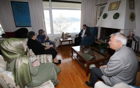 Başbakan Davutoğlu Yaşar Kemalin eşini ziyaret etti