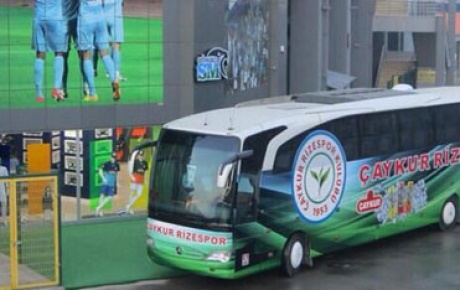 Trabzonda takım otobüsüne taşlı saldırı