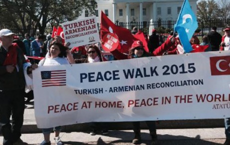 Beyaz Saray önünde 2 bin Türk