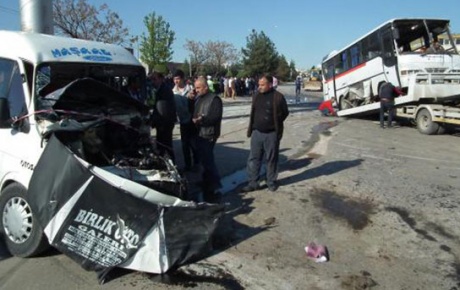 İşçi servisi minibüsle çarpıştı: 29 yaralı