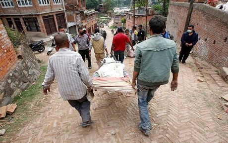 Nepalde ölü sayısı 7 bini geçti