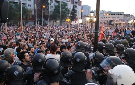 Makedonyada yumurtalı protesto