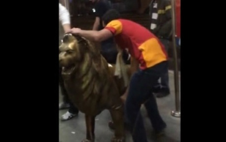 Floryadan aslan heykelini çaldılar