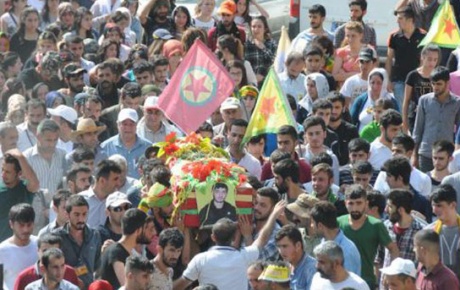 Suriyede öldürülen YPGli toprağa verildi