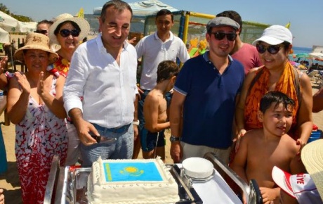 Kazaklar Astana Günlerini havada kutladı
