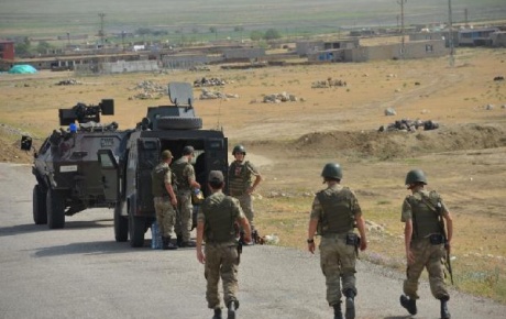 3 terörist öldürüldü 14 asker yaralandı