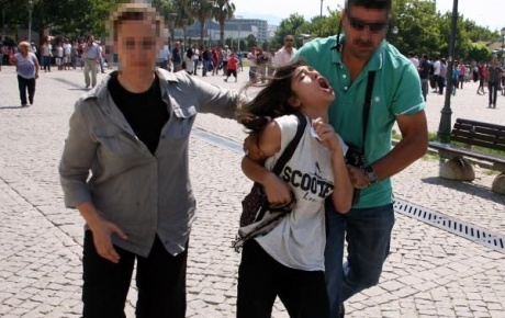 İzmirde 3 genç öğrenciye sert müdahale