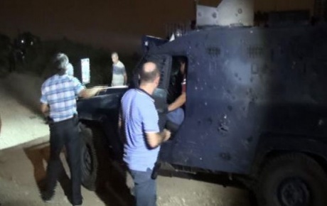 Mersinde polis aracına silahlı saldırı