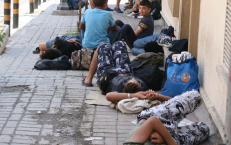 İzmir sokakları mülteci kampına döndü