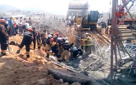 Viyadük inşaatında kaza, işçiler enkaz altında