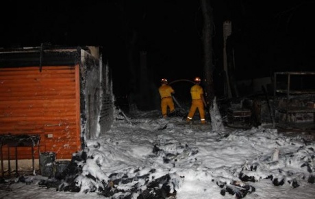 Antalyada orman yangını işyerlerine zarar verdi