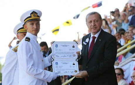 Deniz Harp Okulunda diploma heyecanı