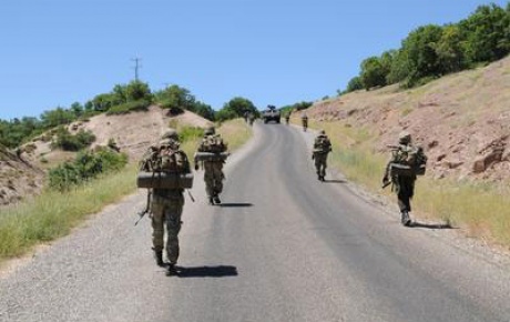 O yol açıldı PKKlılar yolu yine kesti