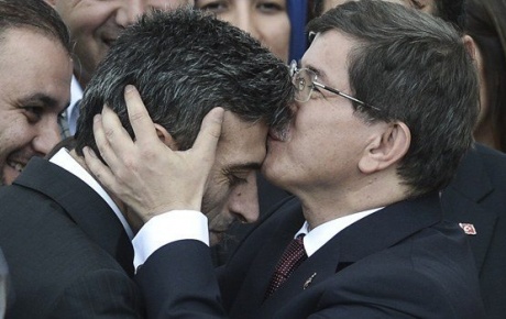 Davutoğlu öptü CHP aldı