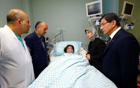 Başbakan Davutoğlu yaralıları ziyaret etti