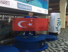 Türk yüzücü 14 yaşında Avrupa Şampiyonu