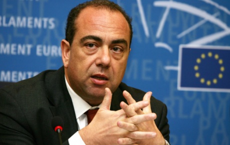 Rum Dışişleri Bakanı istifa etti