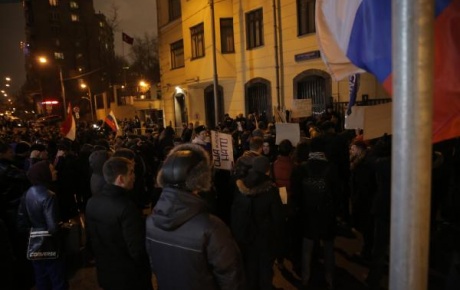Türkiyenin Moskova Büyükelçiliği önünde protesto