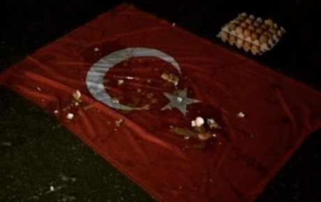 Moskovada Türk bayrağına çirkin saldırı