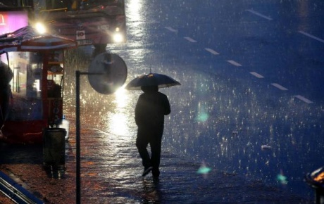 İstanbulda şemsiyeli günler başladı, uzun sürecek