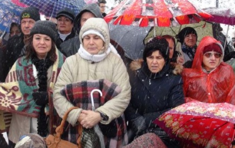 Kılıçdaroğlu, evinin önünde protesto edildi